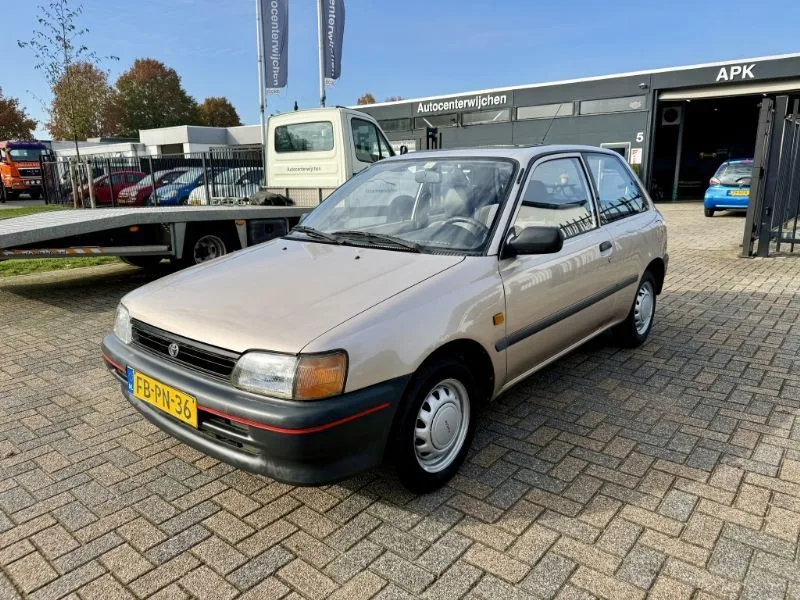 Toyota Starlet (1992) — foto 1