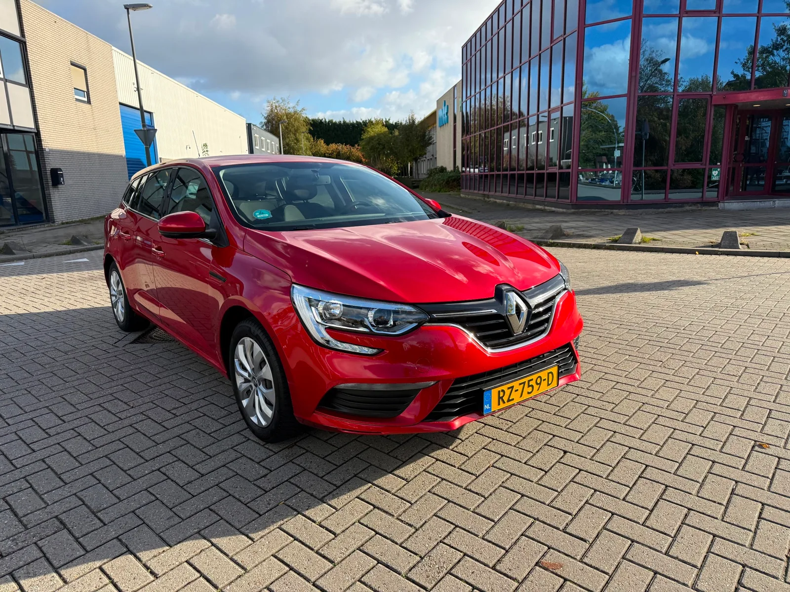 Renault Mégane (2018) — foto 1