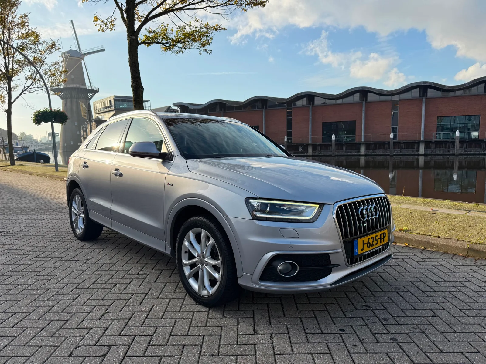 Audi Q3 (2015) — foto 1