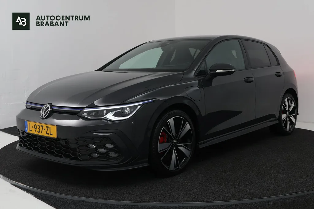 Volkswagen Golf (2021) — foto 1