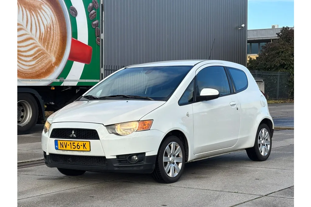 Mitsubishi Colt (2009) — foto 1