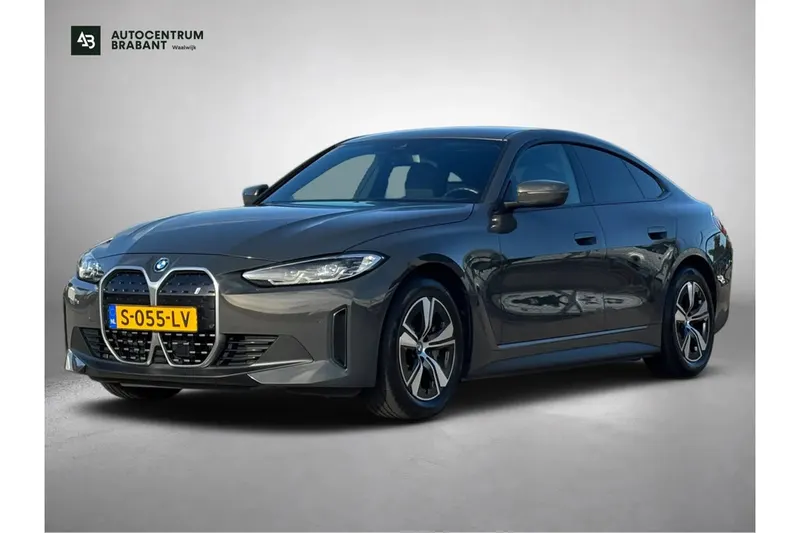 BMW i4 (2023)