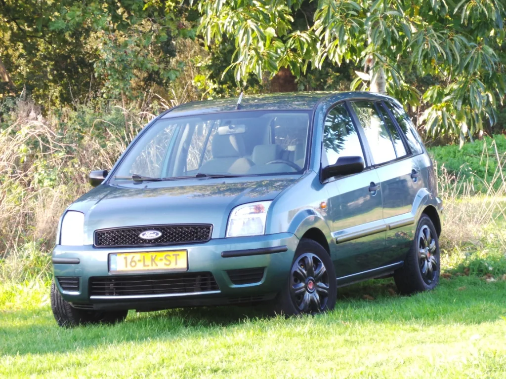 Ford Fusion (2003) — foto 1