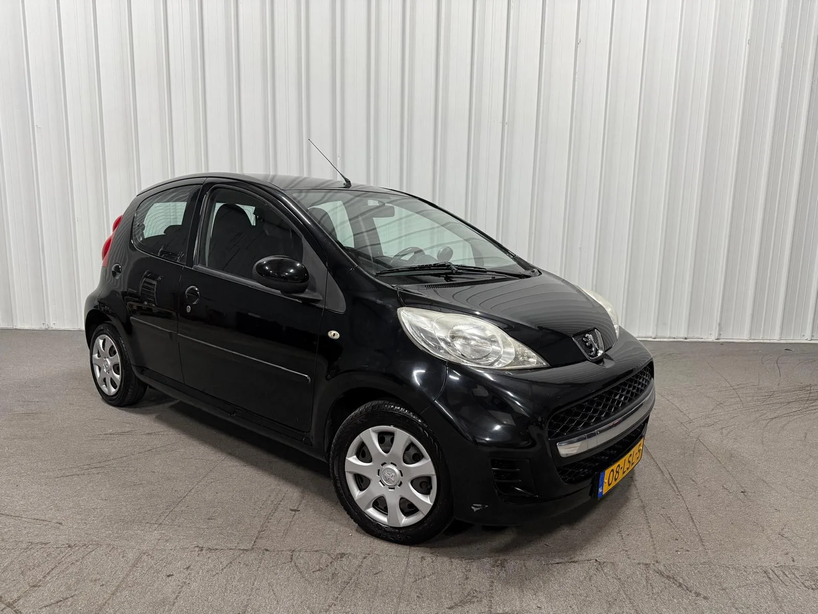 Peugeot 107 (2010) — foto 1