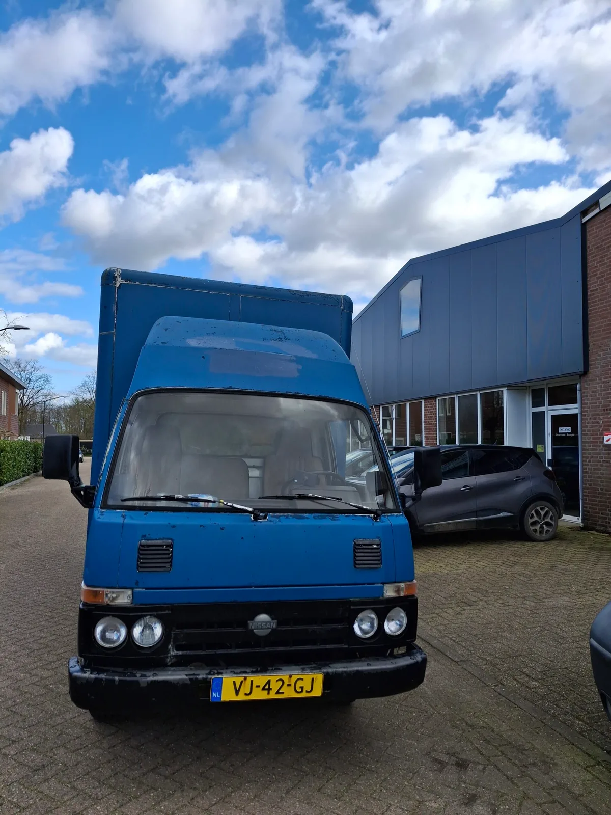 Nissan Cabstar (1990) — foto 1