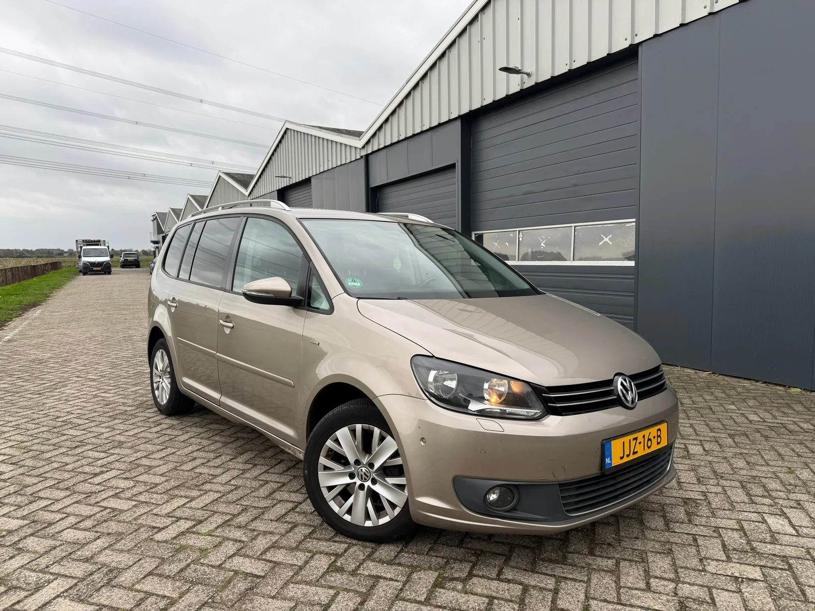 Volkswagen Touran (2013) — foto 1
