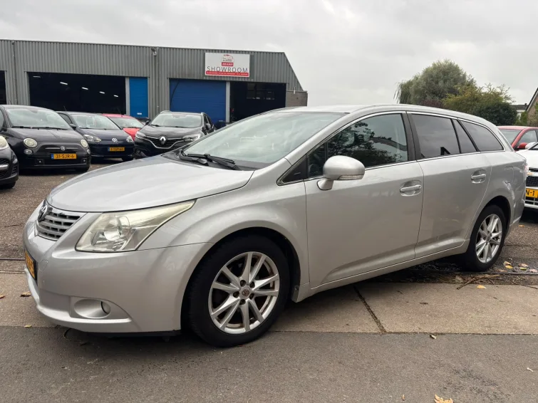 Toyota Avensis (2011) — foto 1