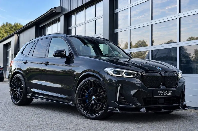 BMW iX3 (2024)