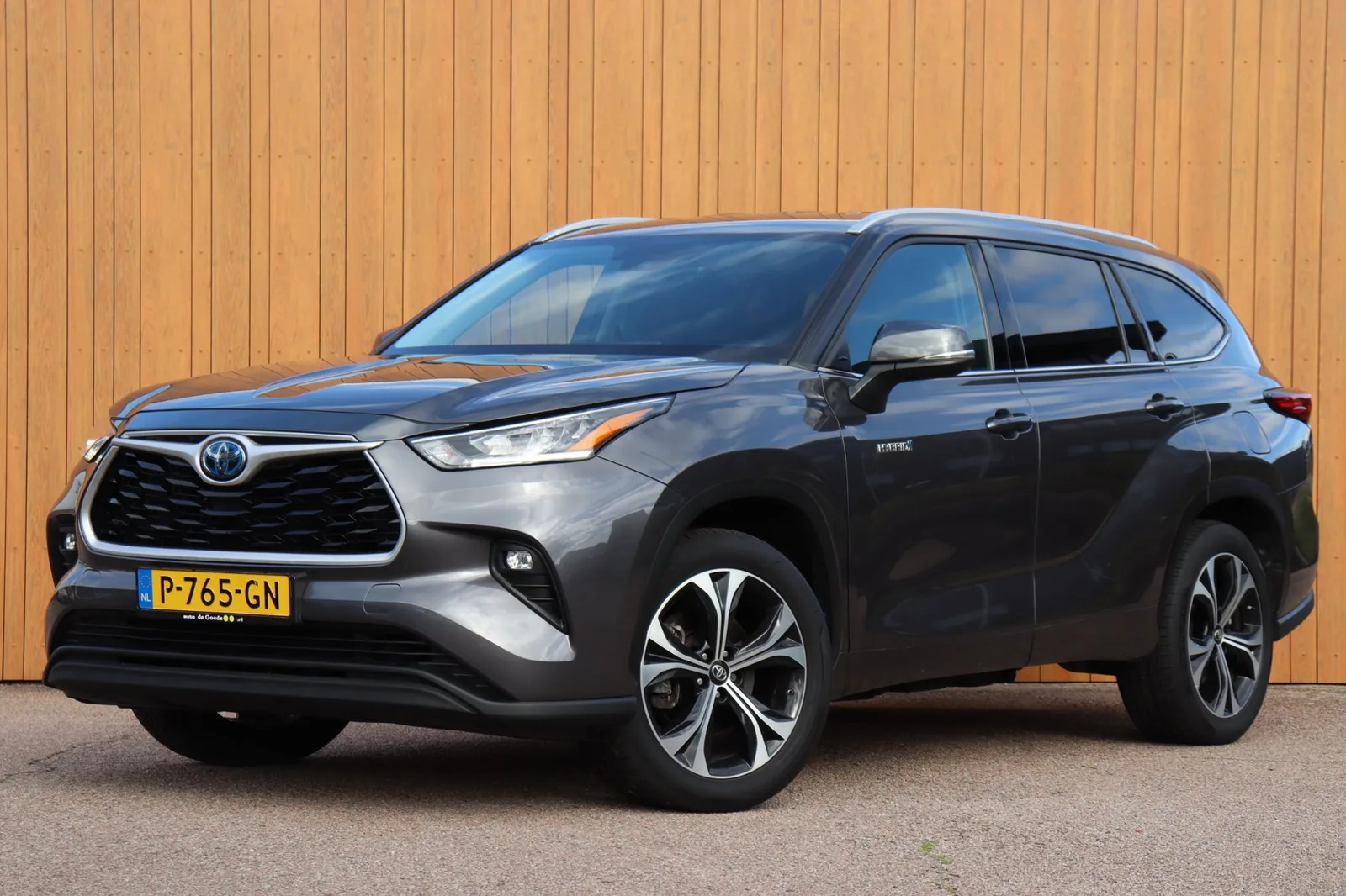Toyota Highlander (2022) — foto 1