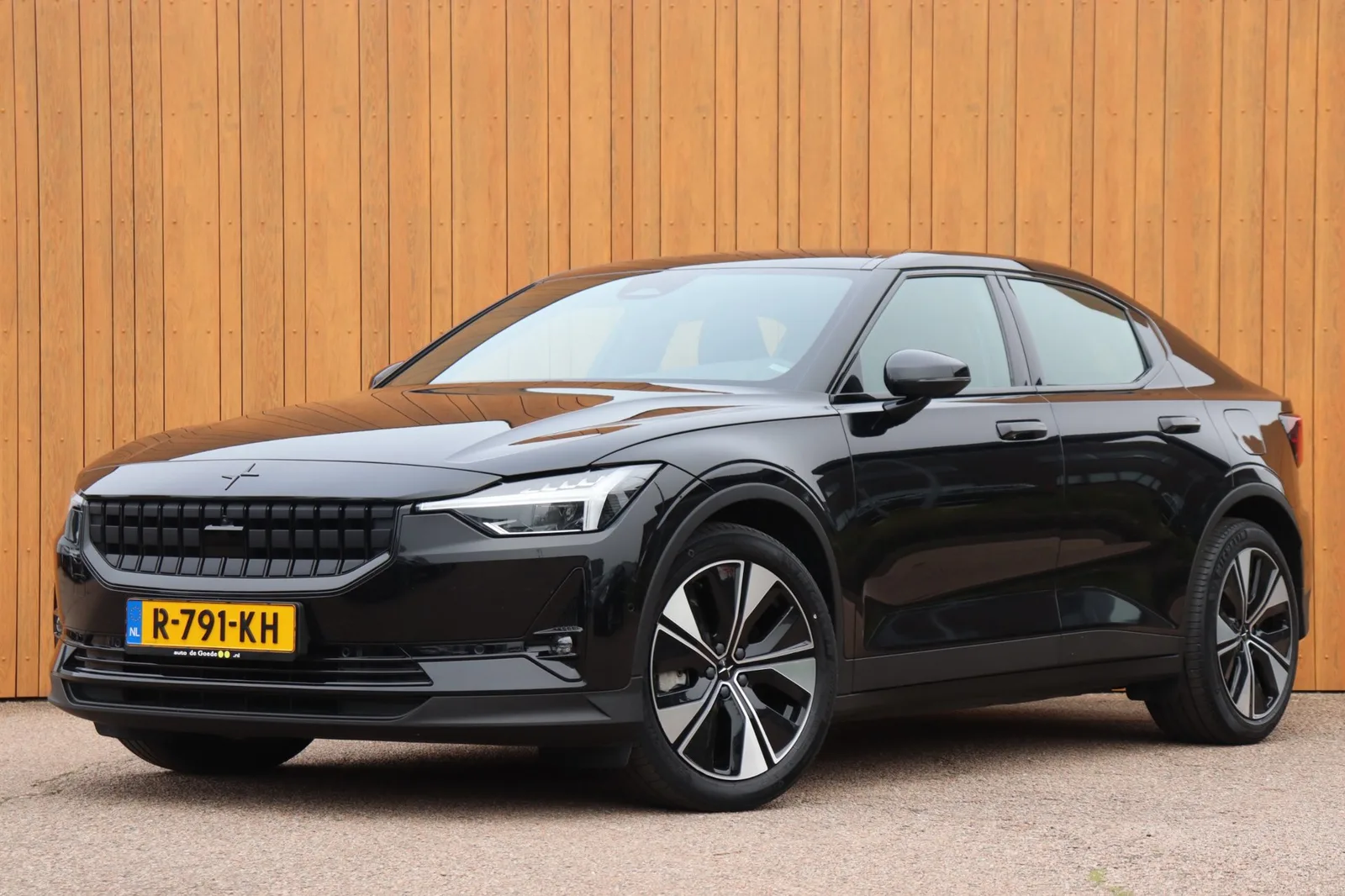 Polestar 2 (2022) — foto 1