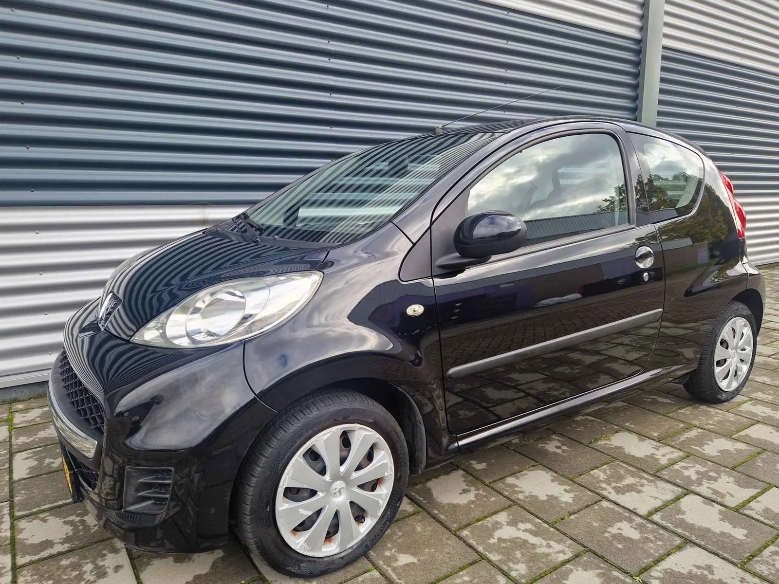 Peugeot 107 (2011) — foto 1