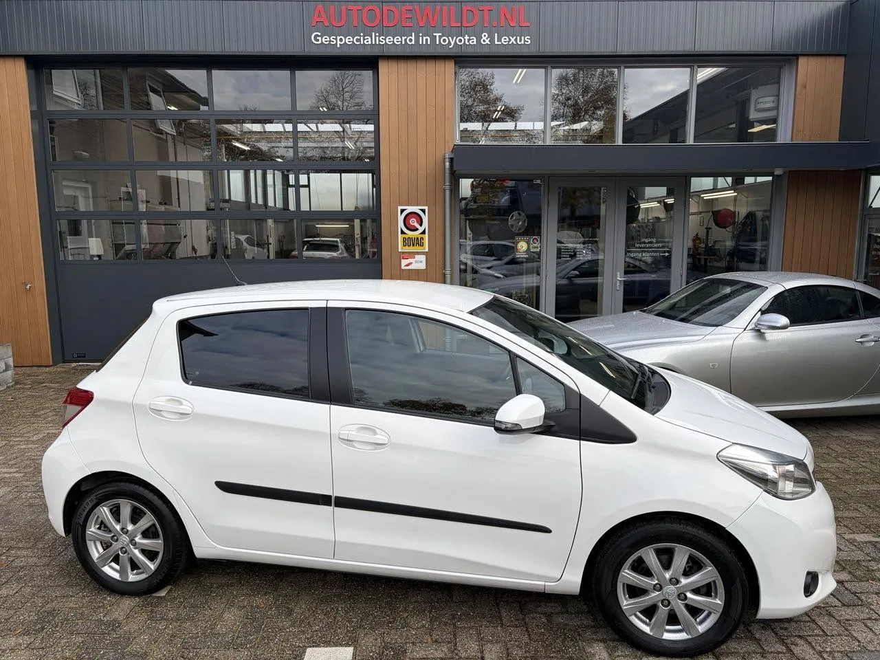 Toyota Yaris (2013) — foto 1