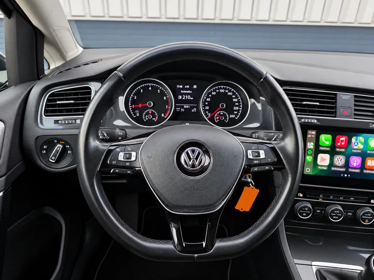 Volkswagen Golf (2018) — foto 1