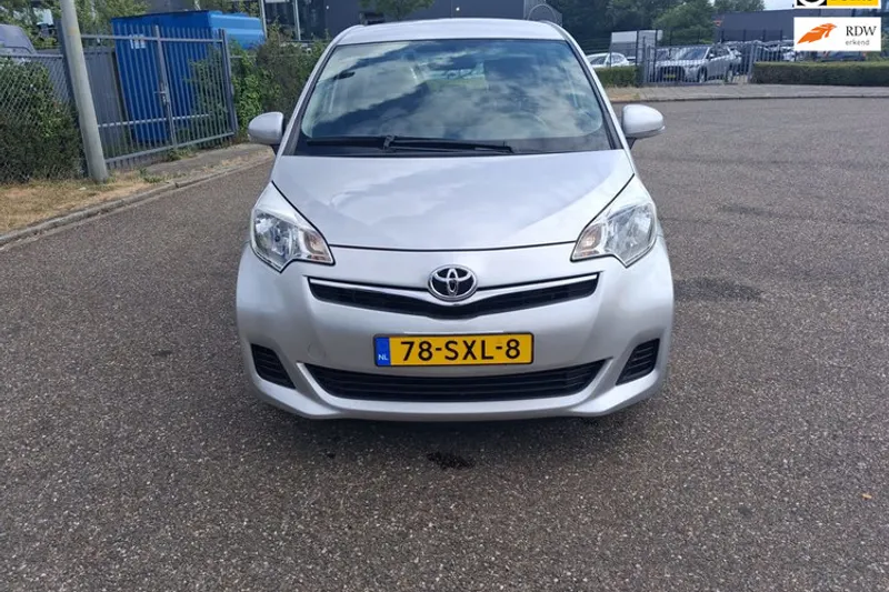 Toyota Verso (2011)