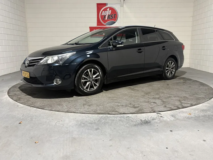 Toyota Avensis (2013) — foto 1