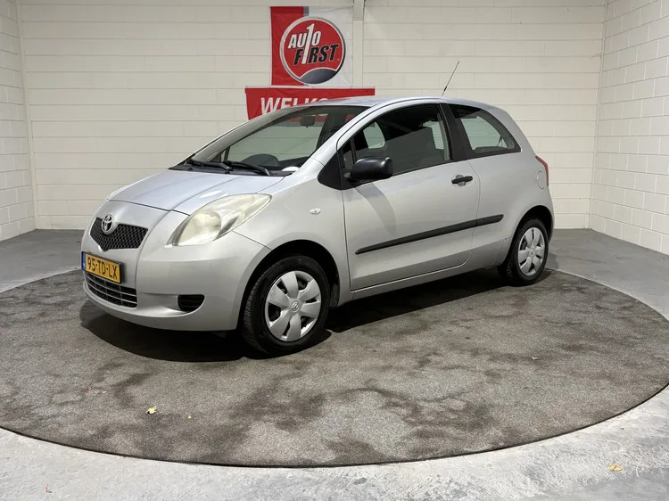 Toyota Yaris (2006) — foto 1