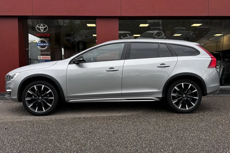 Volvo V60 Cross Country (2017)