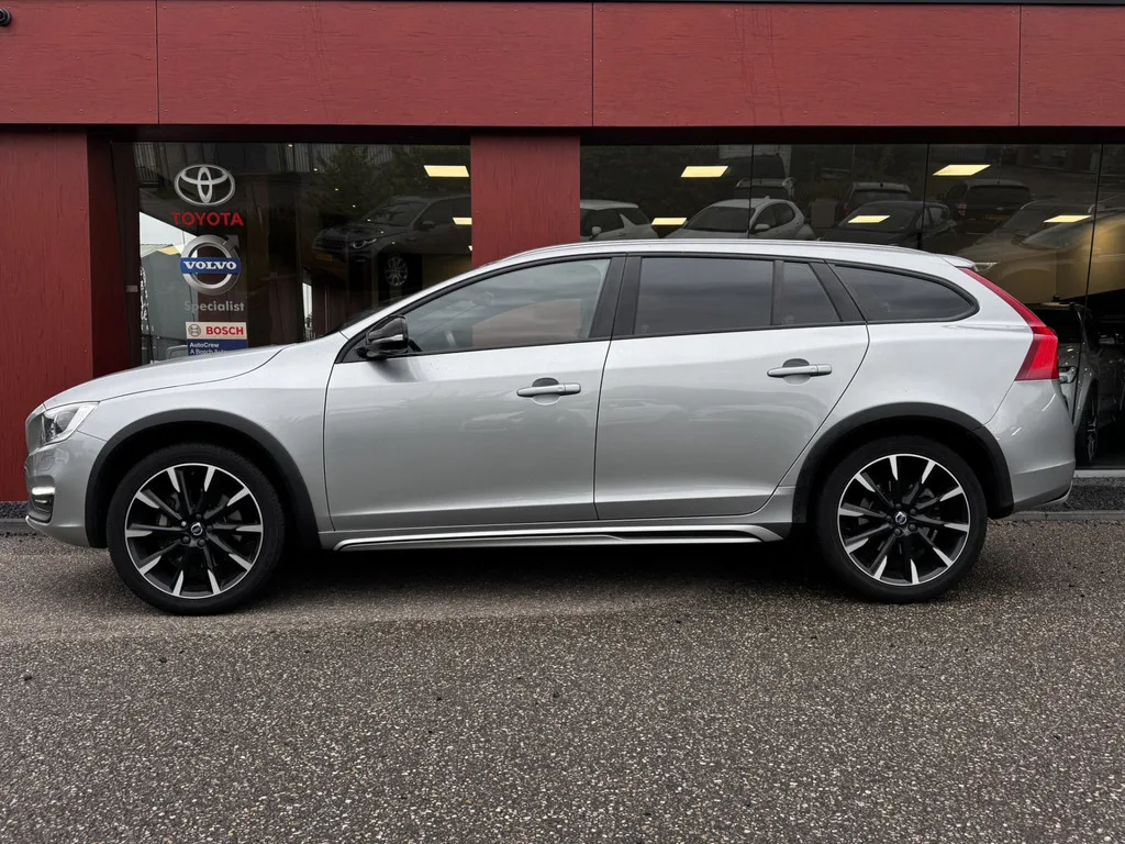 Volvo V60 Cross Country (2017) — foto 1