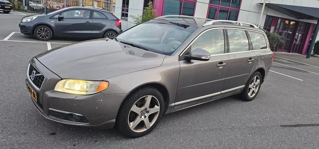 Volvo V70 (2009) — foto 1