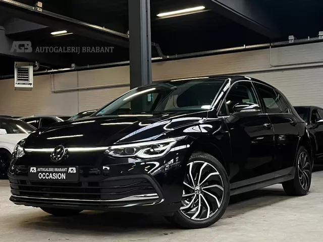 Volkswagen Golf (2022) — foto 1