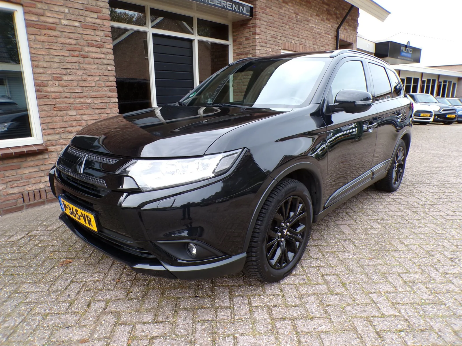 Mitsubishi Outlander (2018) — foto 1