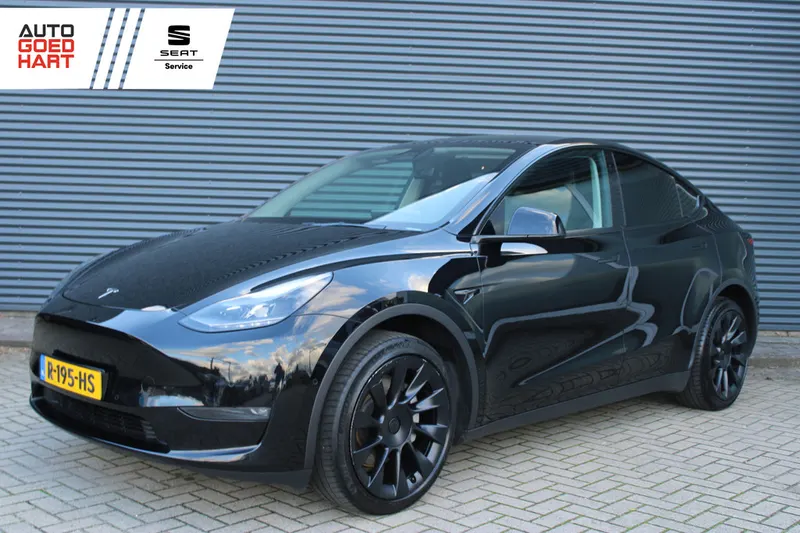 Tesla Model Y (2022)