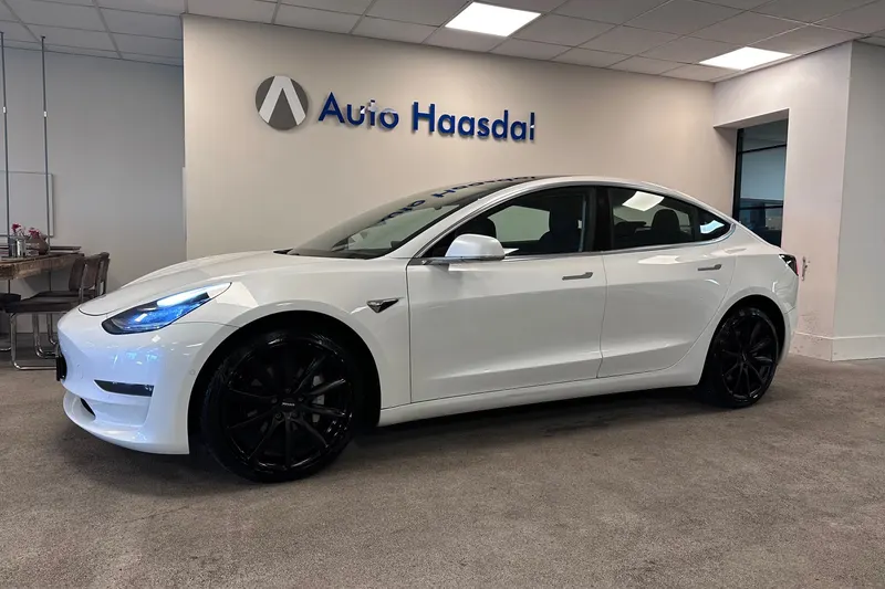 Tesla Model 3 (2019)