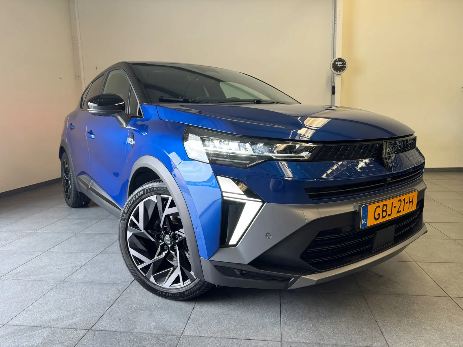 Renault Captur (2024) — foto 1