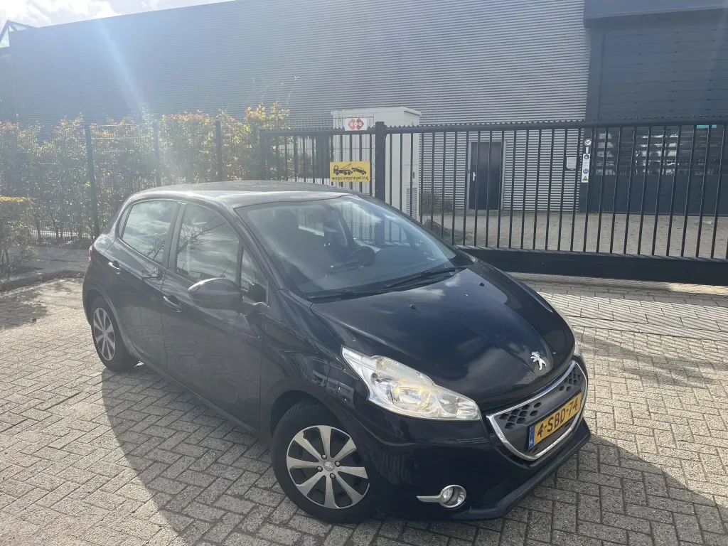 Peugeot 208 (2013) — foto 1