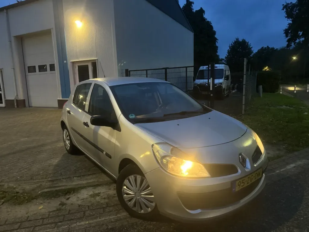 Renault Clio (2008) — foto 1