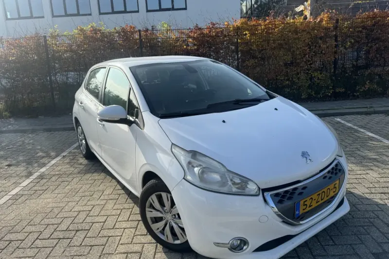 Peugeot 208 (2012)