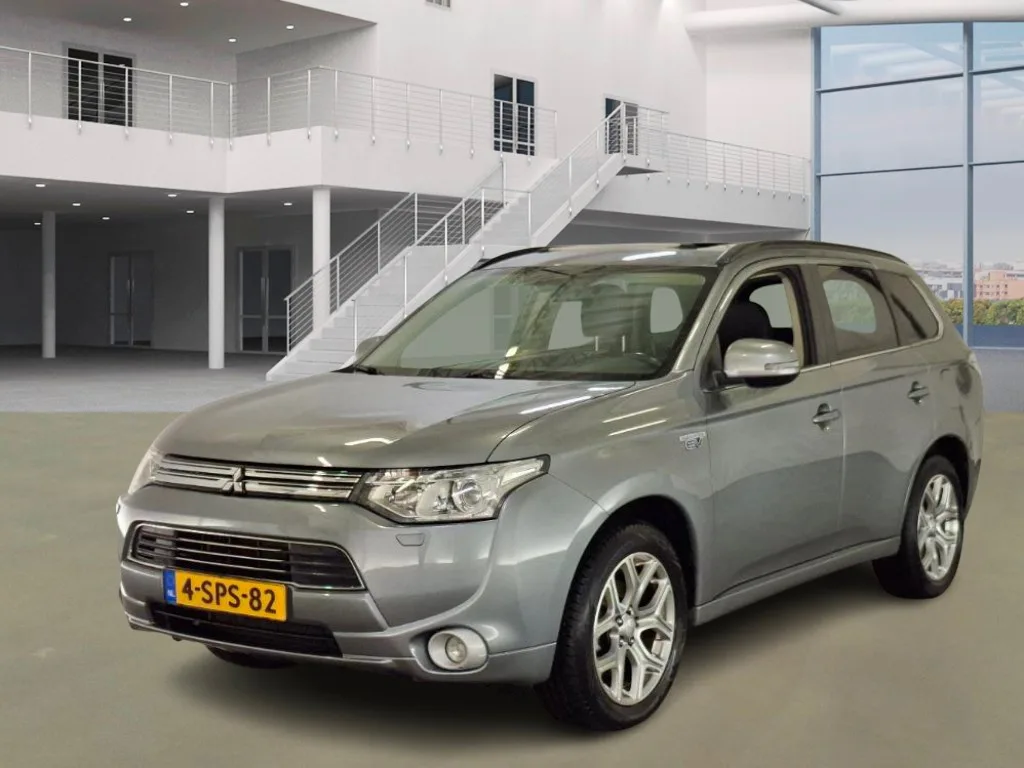 Mitsubishi Outlander (2013) — foto 1