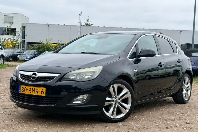 Opel Astra (2011)