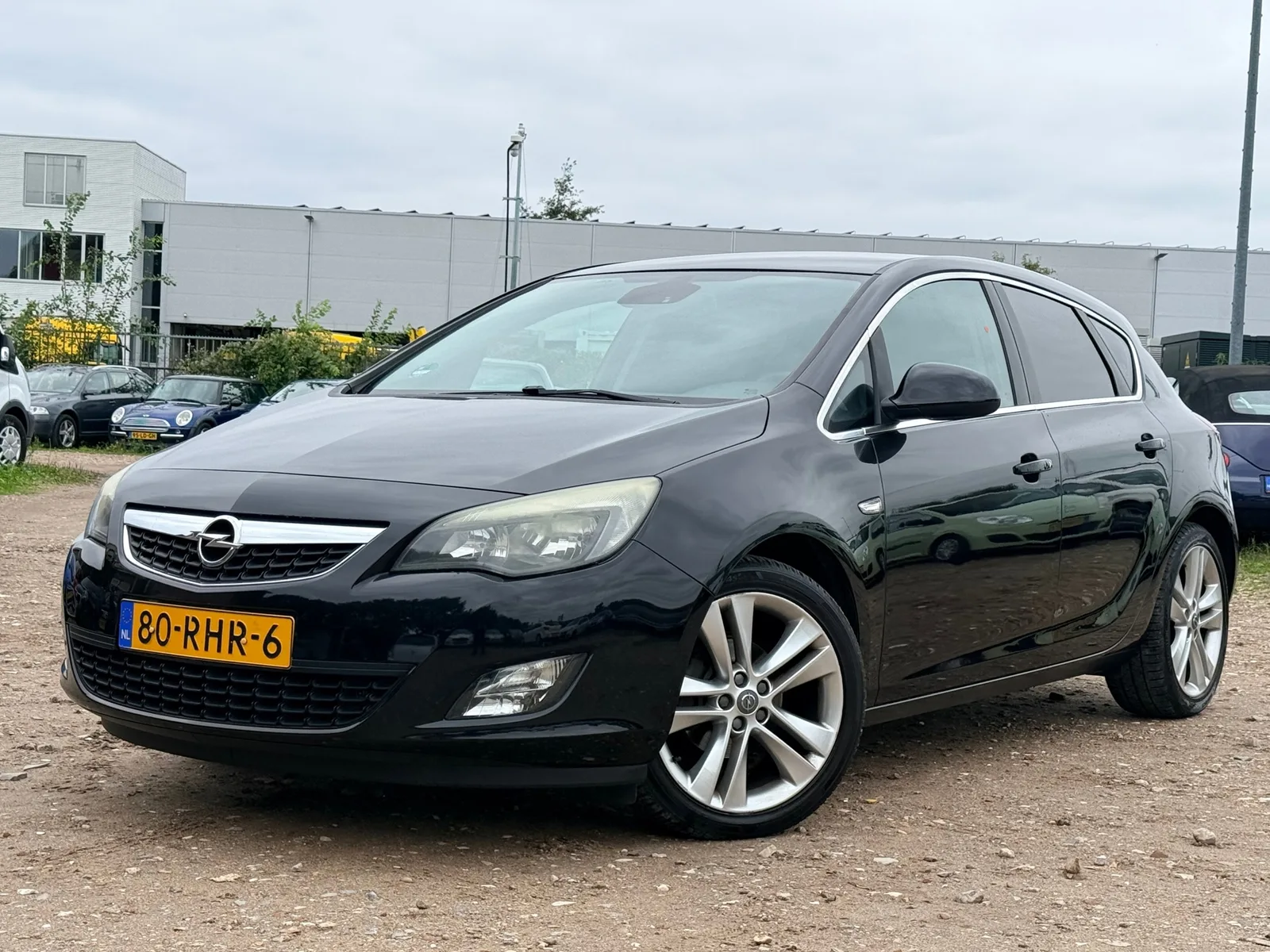 Opel Astra (2011) — foto 1