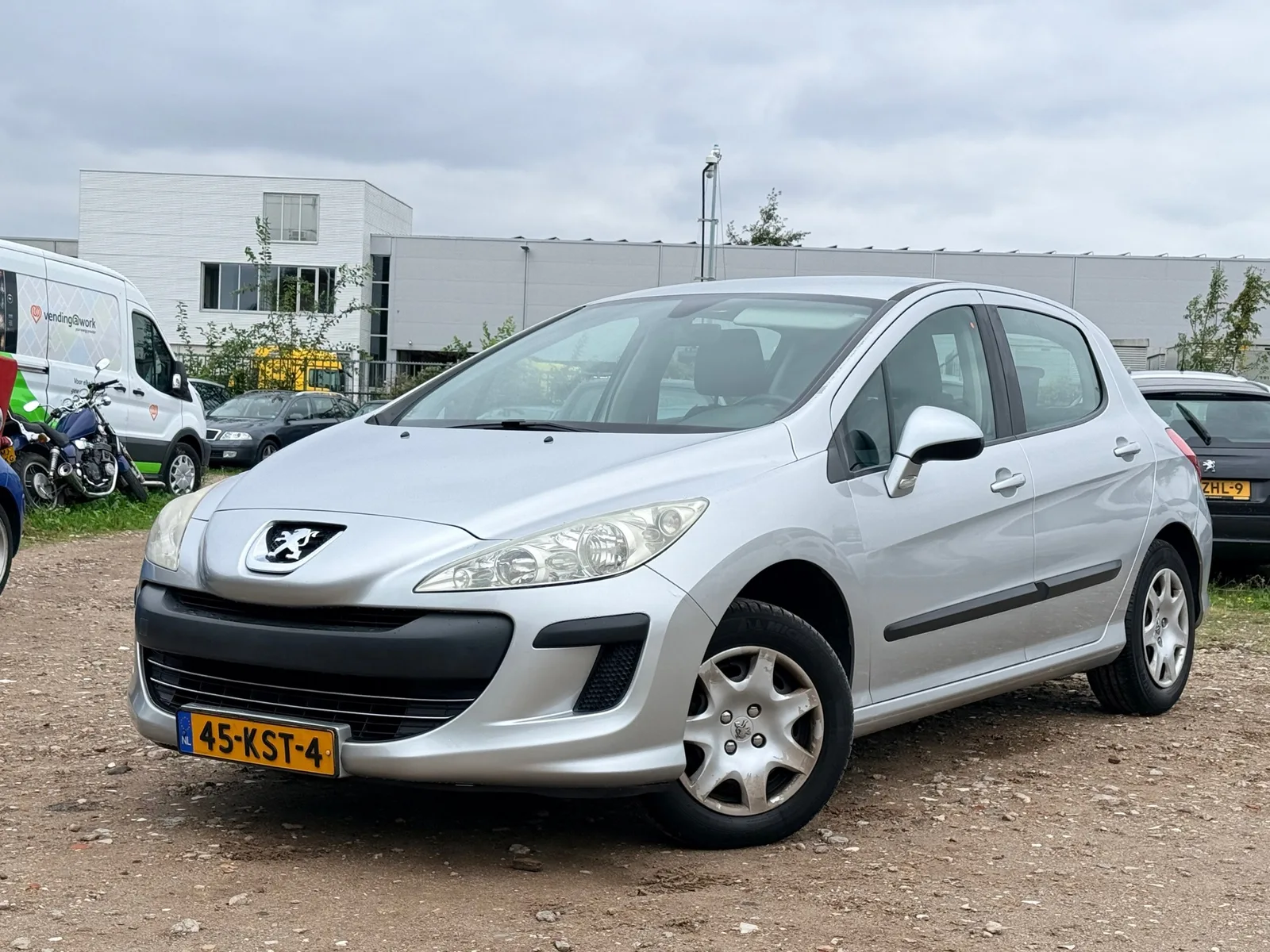 Peugeot 308 (2010) — foto 1