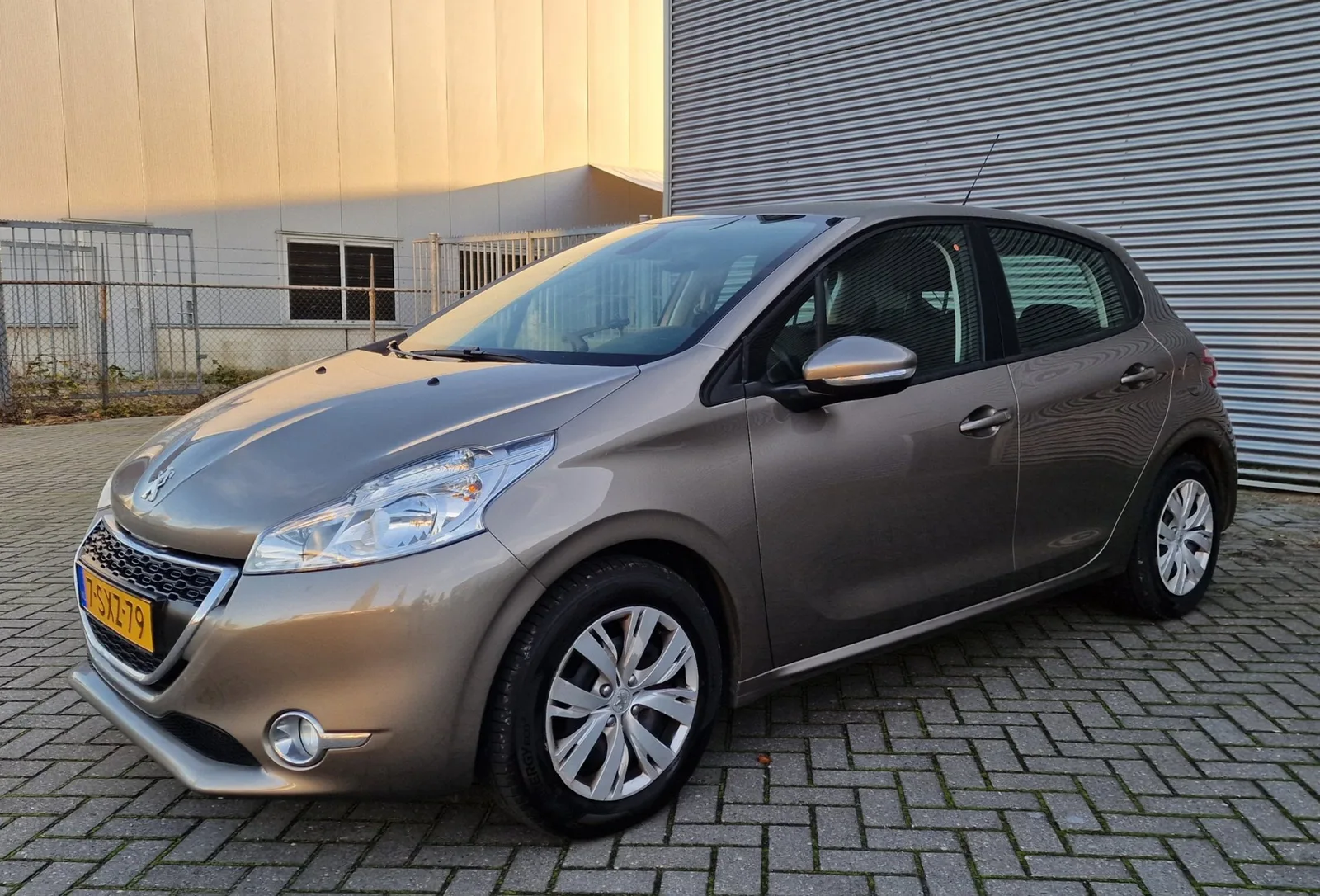Peugeot 208 (2014) — foto 1