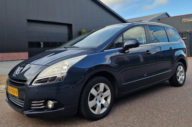 Peugeot 5008 (2012)