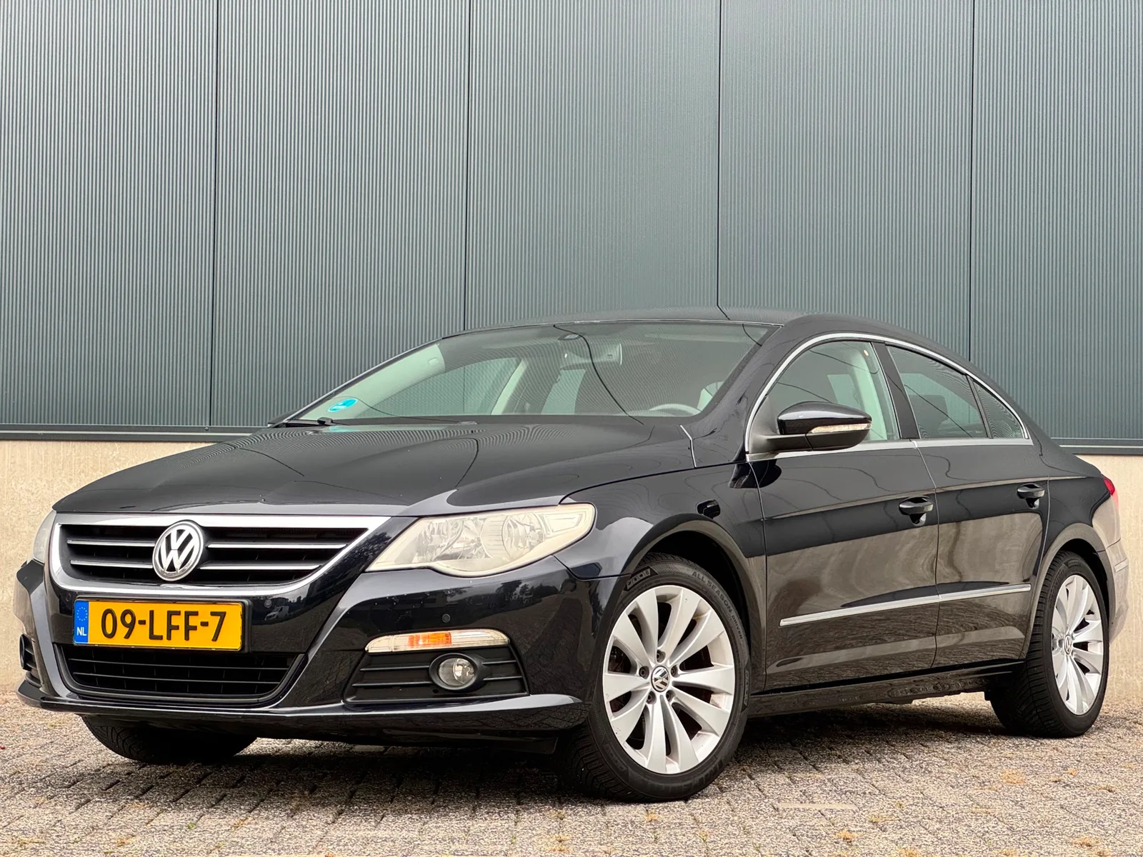Volkswagen Passat (2010) — foto 1