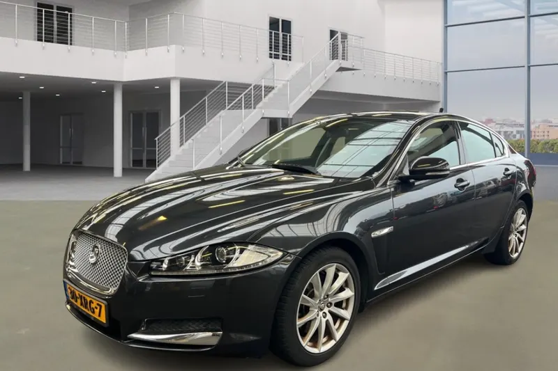 Jaguar XF (2012)