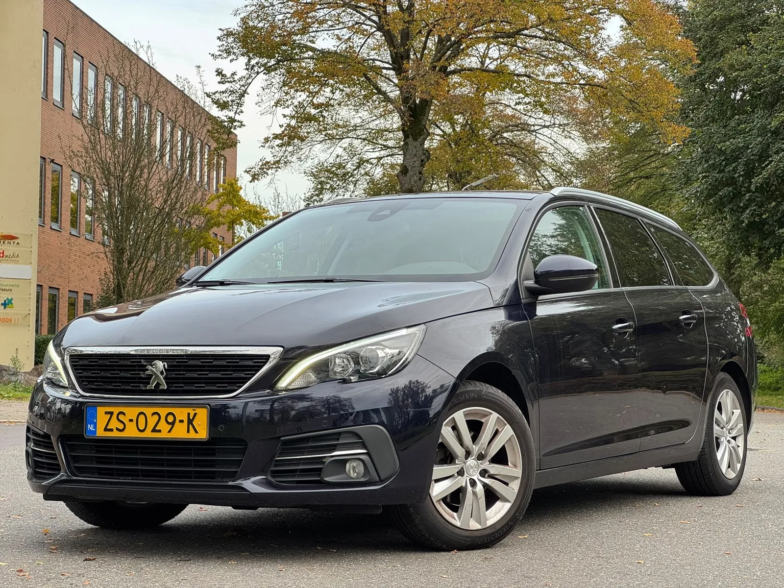 Peugeot 308 (2019) — foto 1