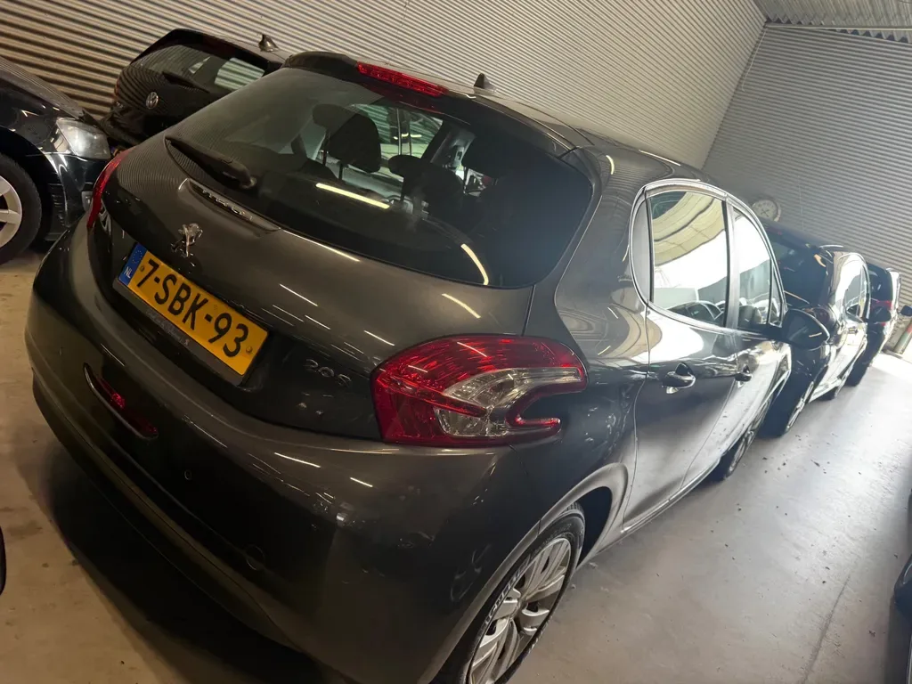 Peugeot 208 (2013) — foto 1