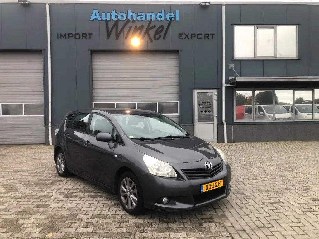 Toyota Verso (2009) — foto 1