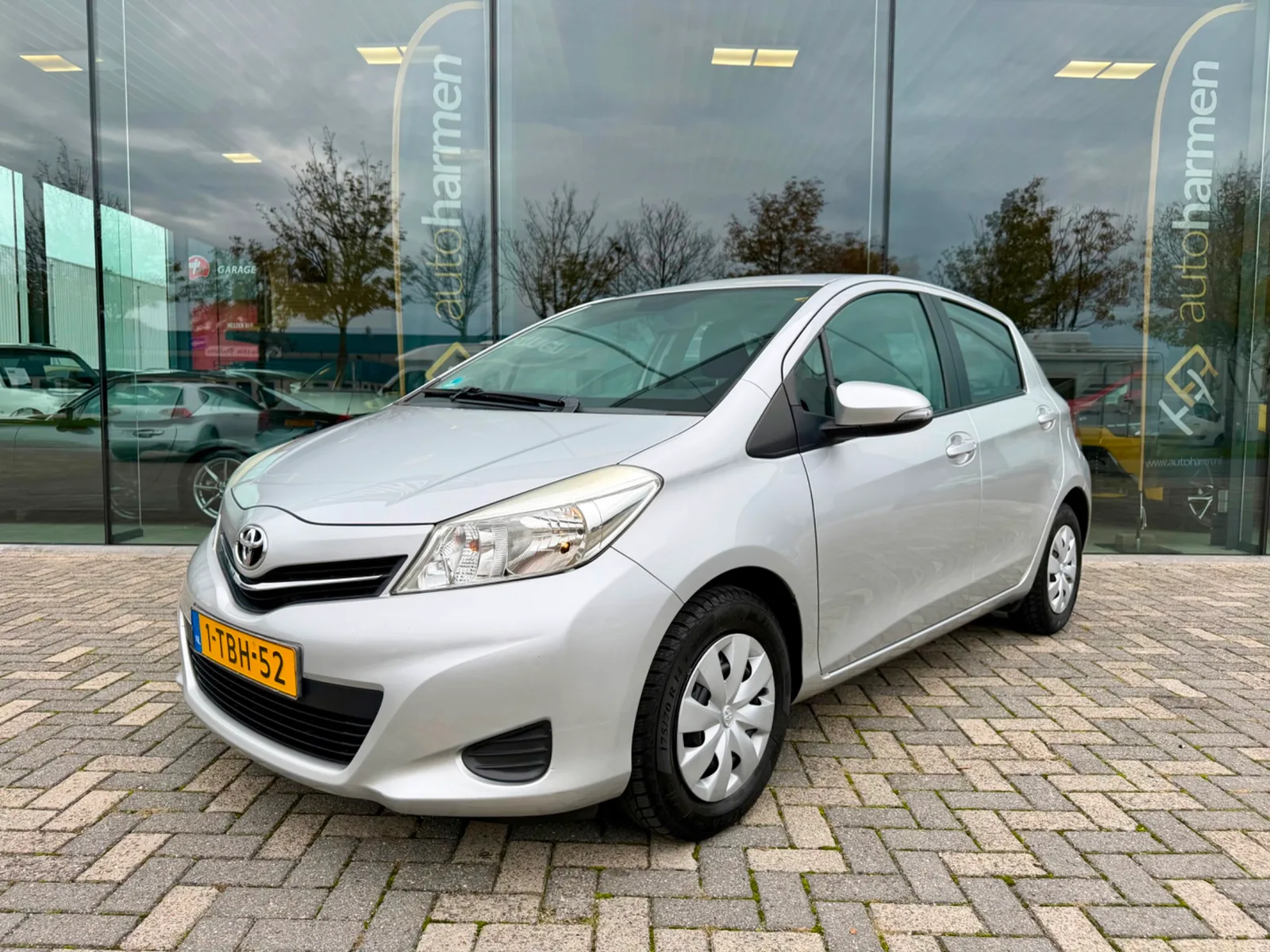 Toyota Yaris (2014) — foto 1