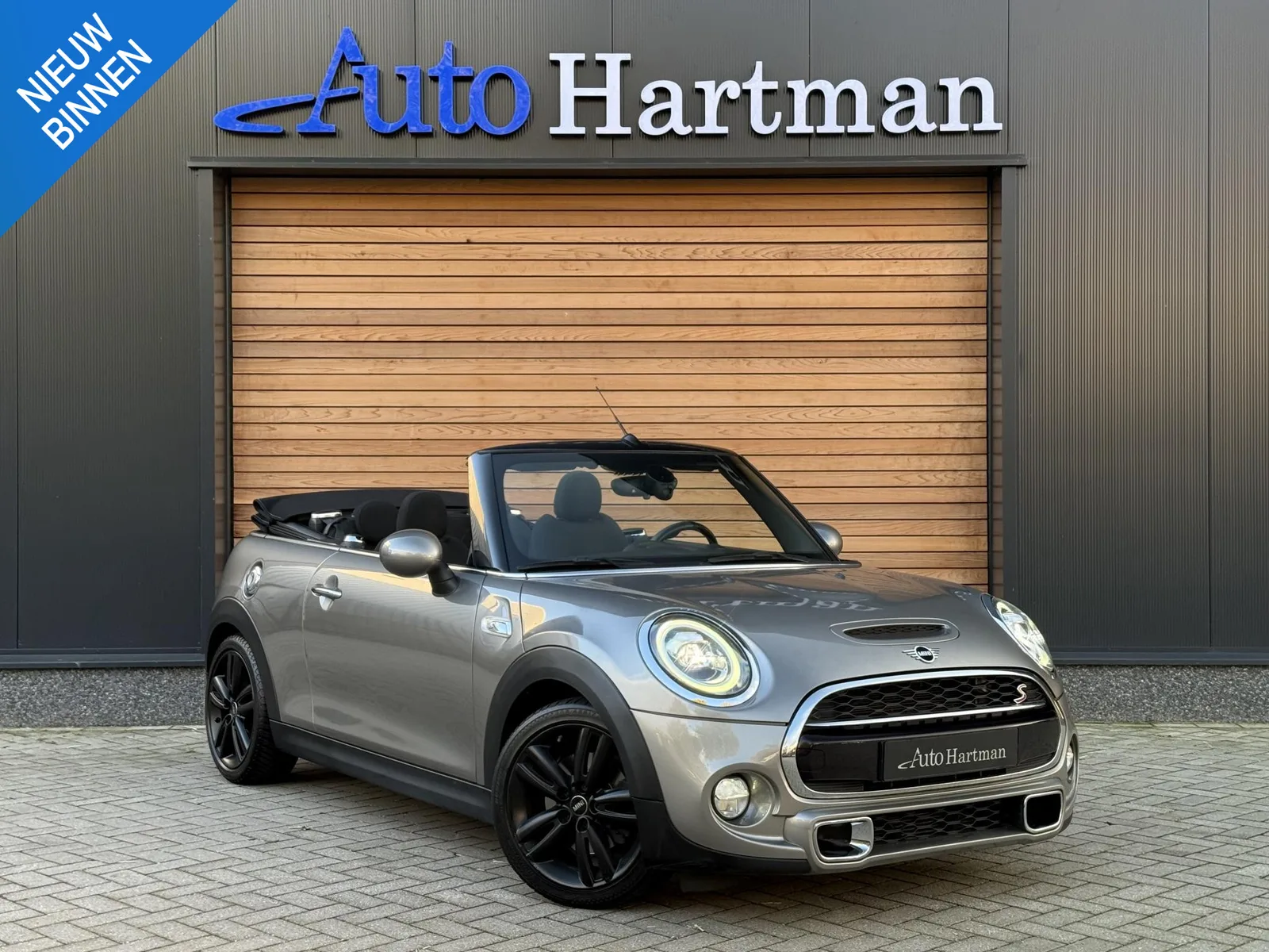 MINI Cabrio (2018) — foto 1