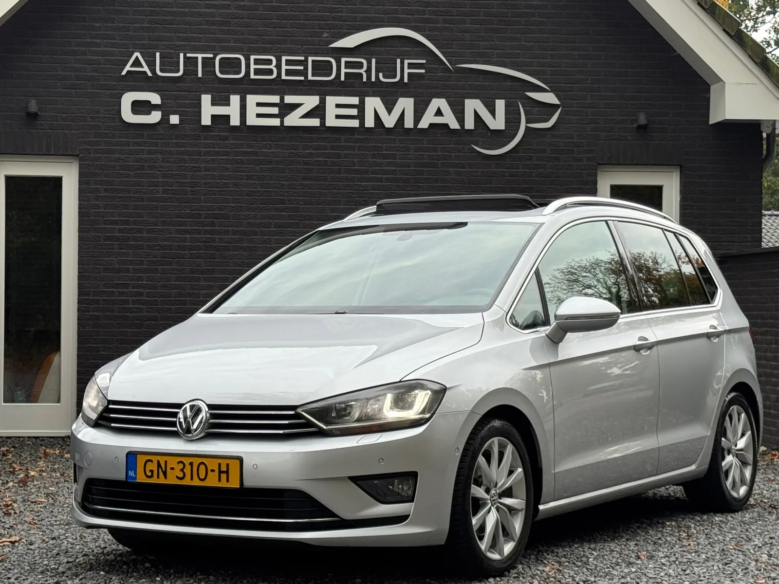 Volkswagen Golf Sportsvan (2015) — foto 1
