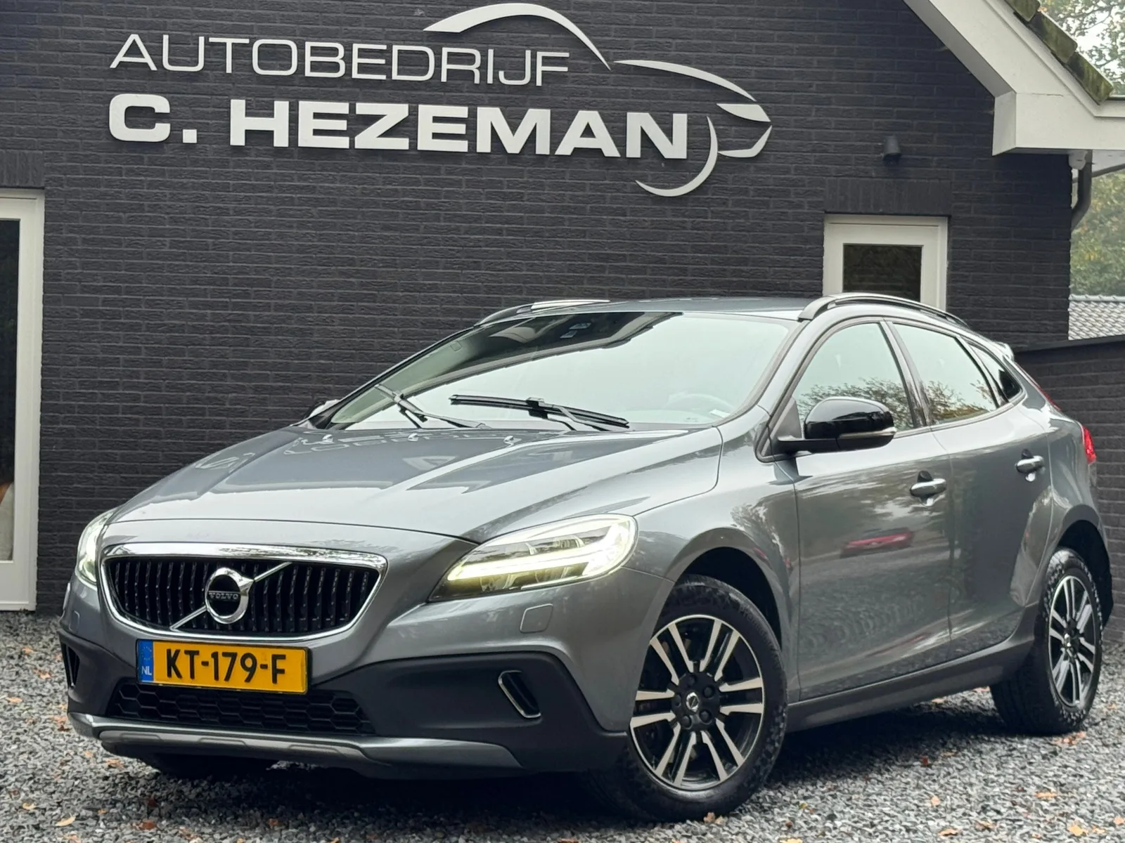 Volvo V40 Cross Country (2016) — foto 1