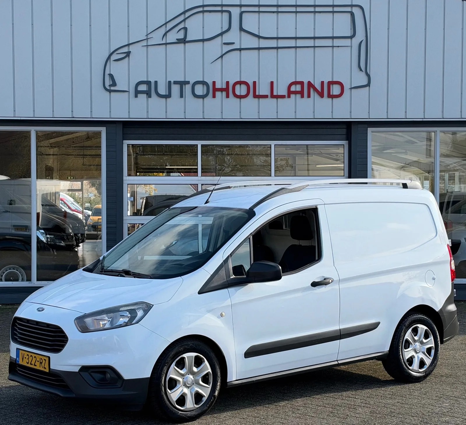 Ford Transit Courier (2018) — foto 1