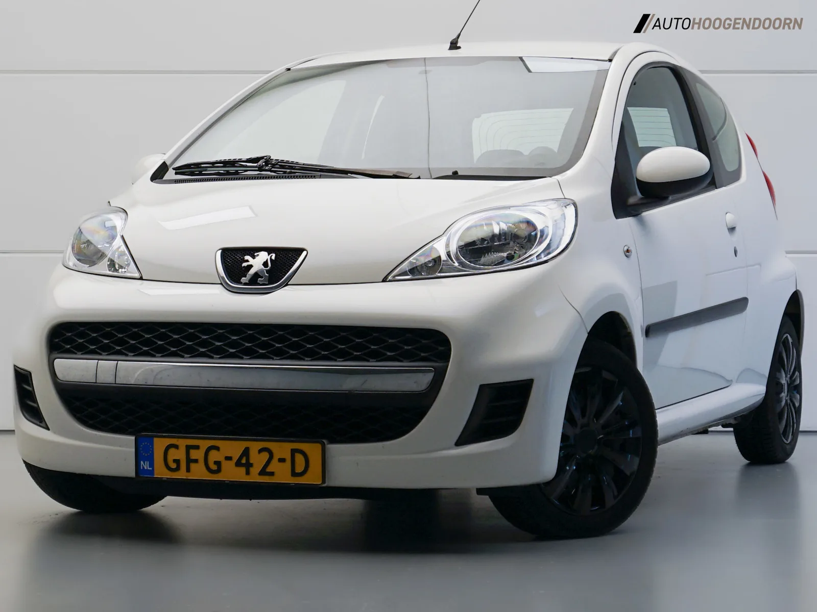 Peugeot 107 (2009) — foto 1