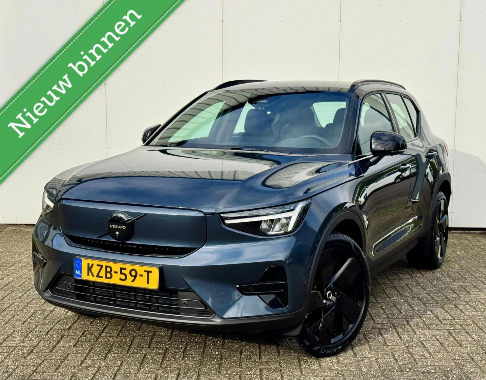 Volvo EX40 (2026) — foto 1