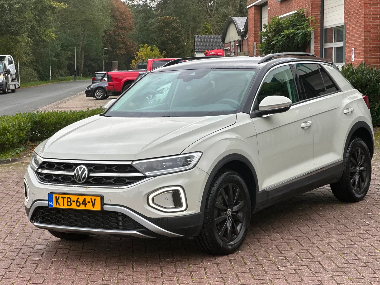 Volkswagen T-Roc (2024) — foto 1